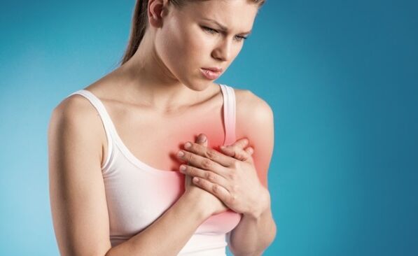 Una dolorosa sensazione di dolore nella zona del cuore è uno dei segni dell'osteocondrosi toracica