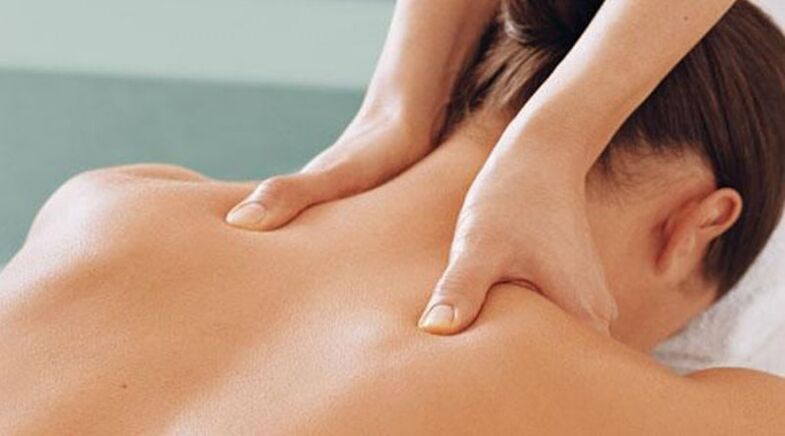 Massaggio al collo per l'osteocondrosi