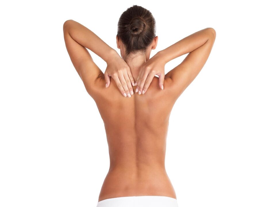 Una ragazza con osteocondrosi del rachide cervicale